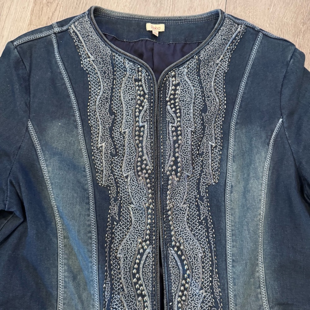 Reba Women's Embroidered Rhinestones Slimming Denim Jacket Size Large - Picture 2 of 5